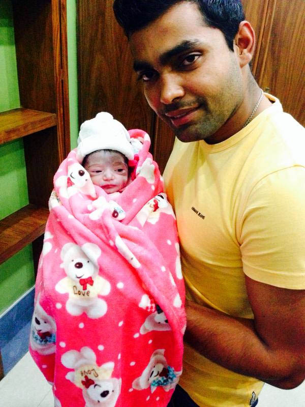 Umar Akmal Baby Gilr