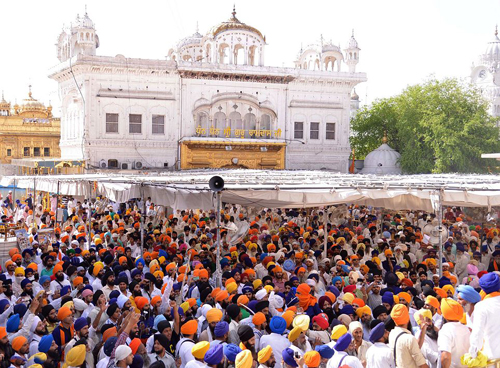 Sikhs clash at Golden