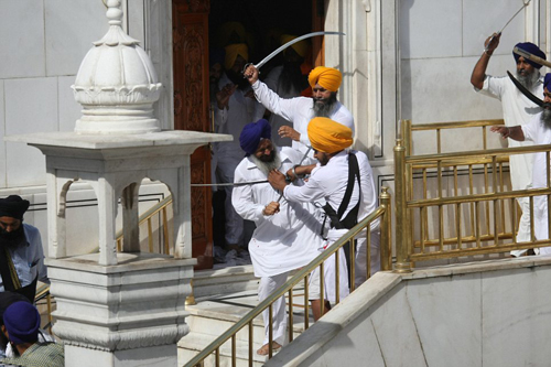 india Sikhs Clash